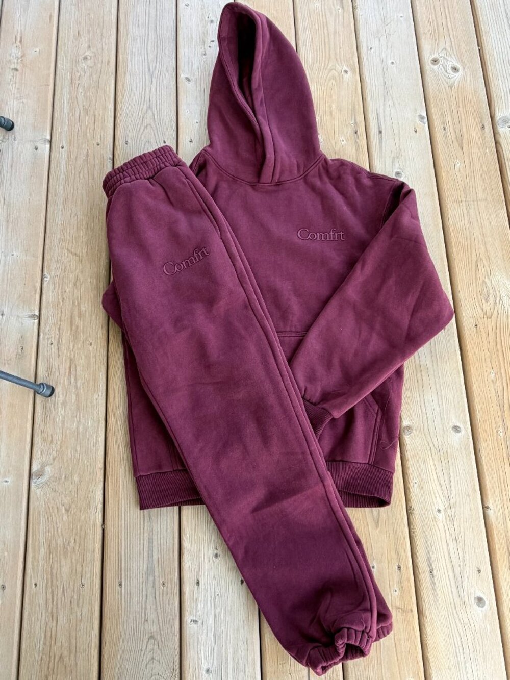 Comfrt Minimalist Sweat Set – Maroon